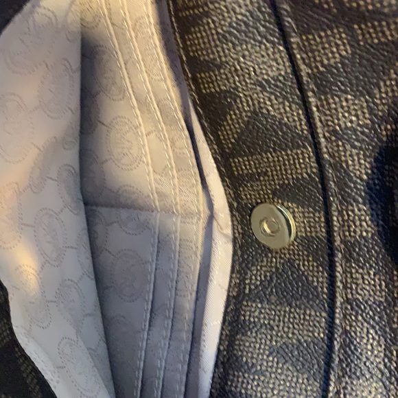 Michael Kors Jet Set Large Tote - Picture 3 of 8